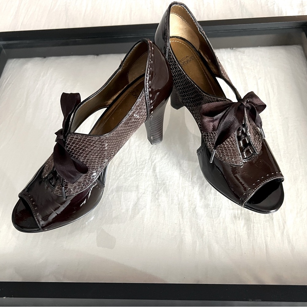 Circa Joan & David Lace up Heels sz 6.5